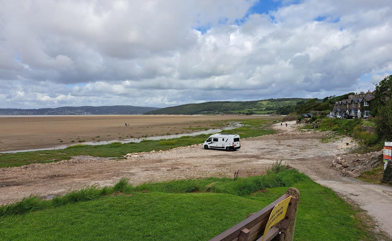 Фото Silverdale Beach с песок с галькой поверхностью