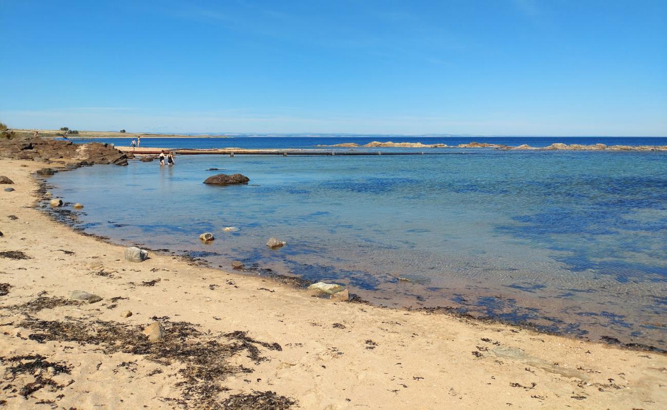 Фото Kingsbarn Beach с светлый песок поверхностью