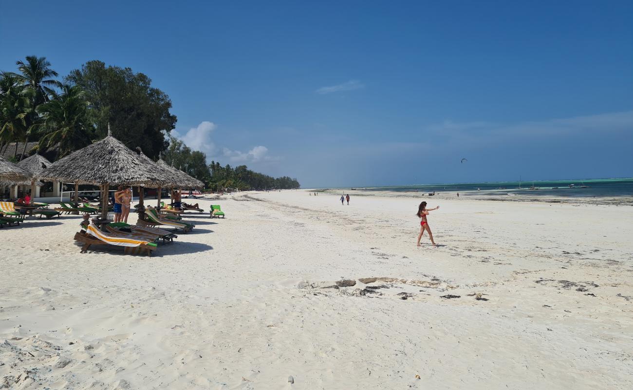 Фото Kiwengwa Beach с белый чистый песок поверхностью