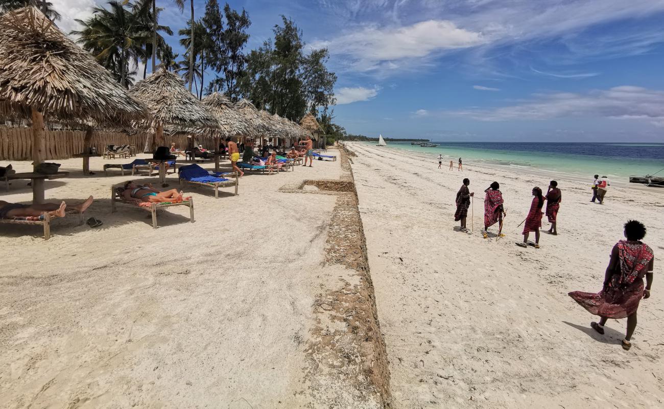 Фото Uroa Public Beach с белый песок поверхностью