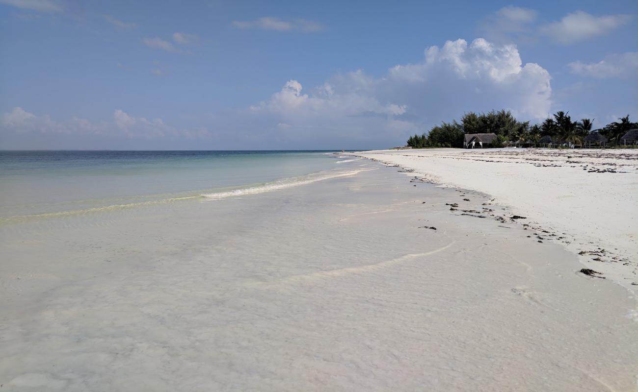 Фото Filao Beach с золотистый песок поверхностью