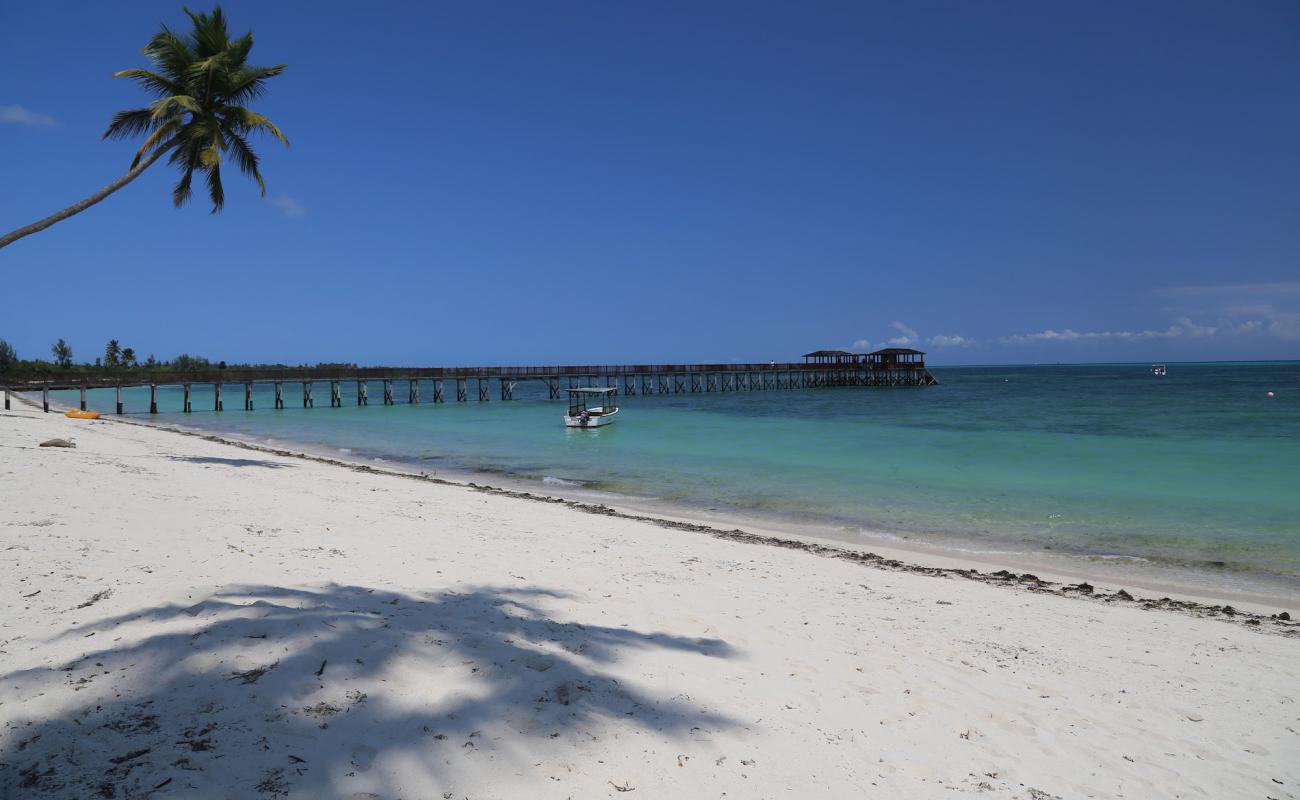 Фото Mchangamle Beach с светлый песок поверхностью