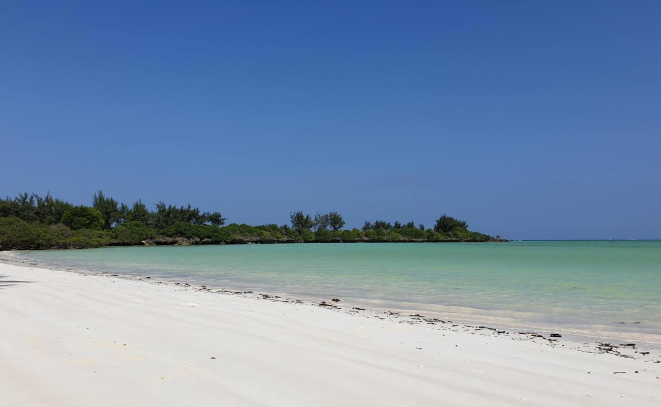 Фото Pemba Beach с белый чистый песок поверхностью