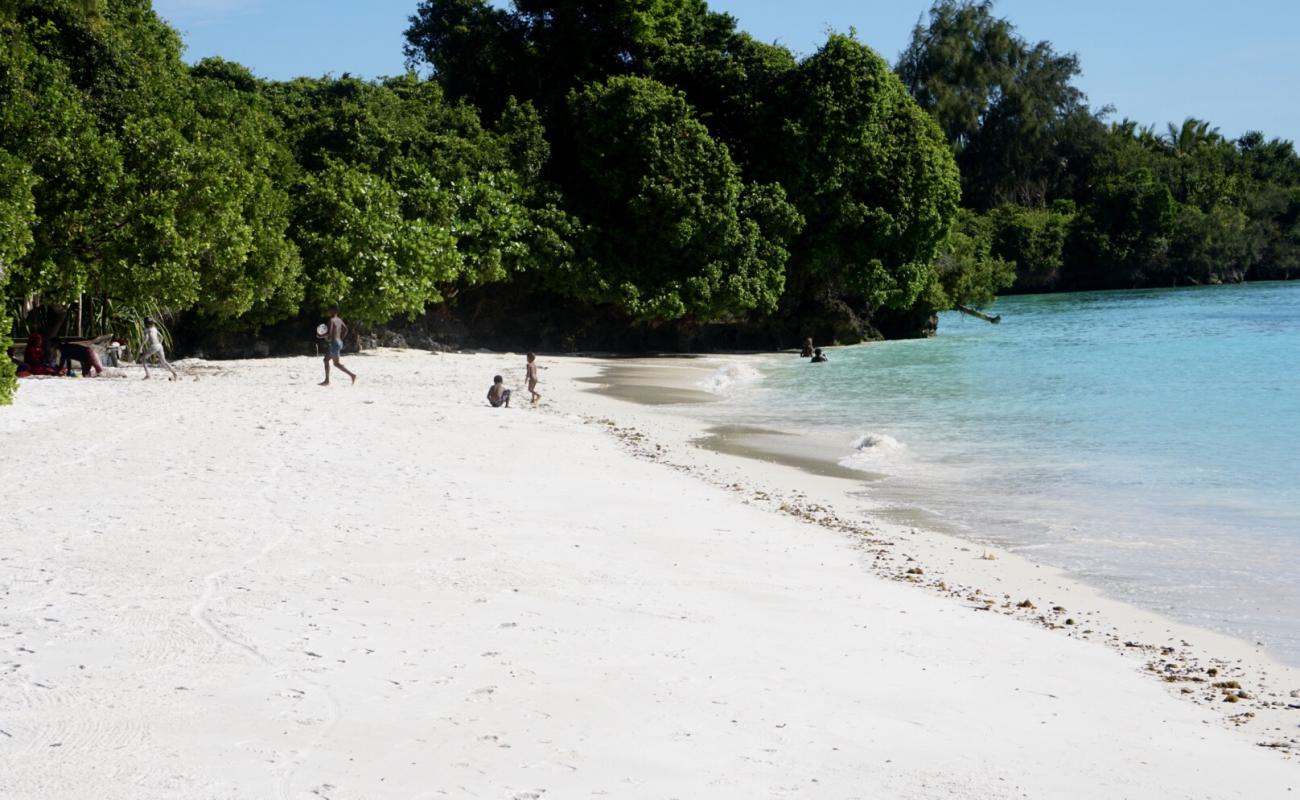 Фото Pemba Island Beach с белый чистый песок поверхностью