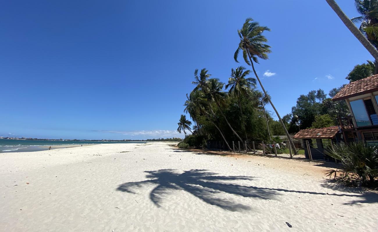 Фото Kawe Beach с светлый песок поверхностью