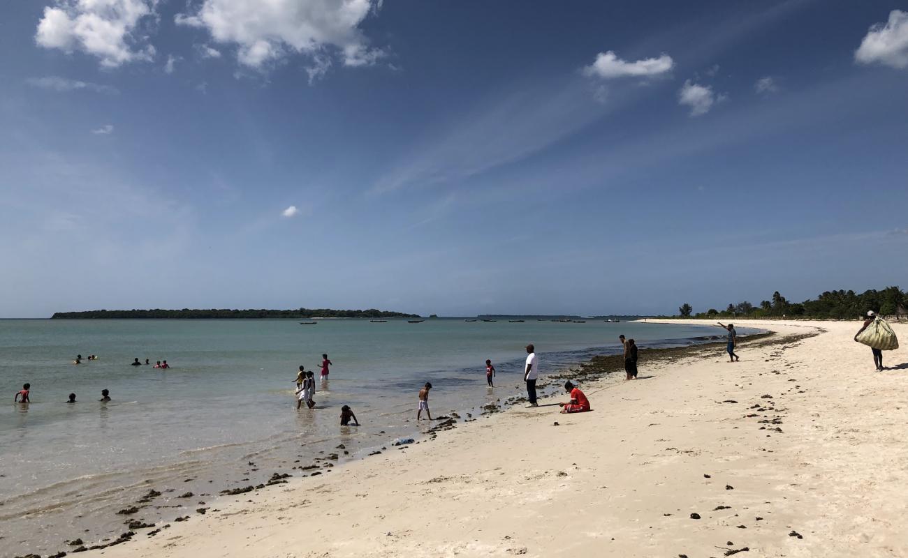 Фото Bakhresa Beach с светлый песок поверхностью