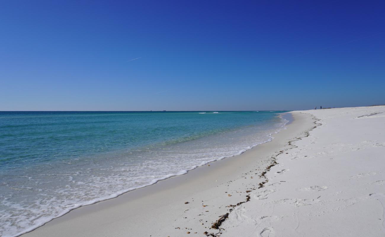 Фото Langdon Beach с белый чистый песок поверхностью