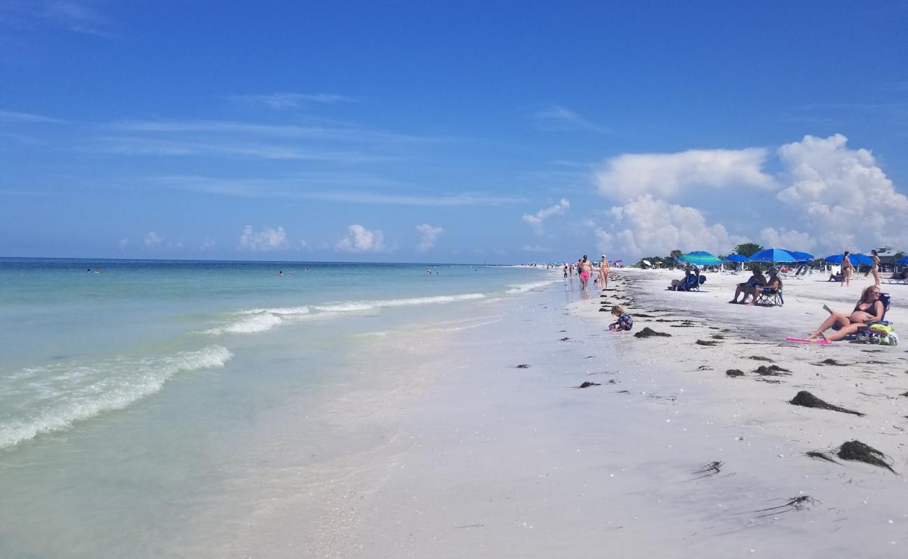 Фото Honeymoon Island Beach с белый песок поверхностью