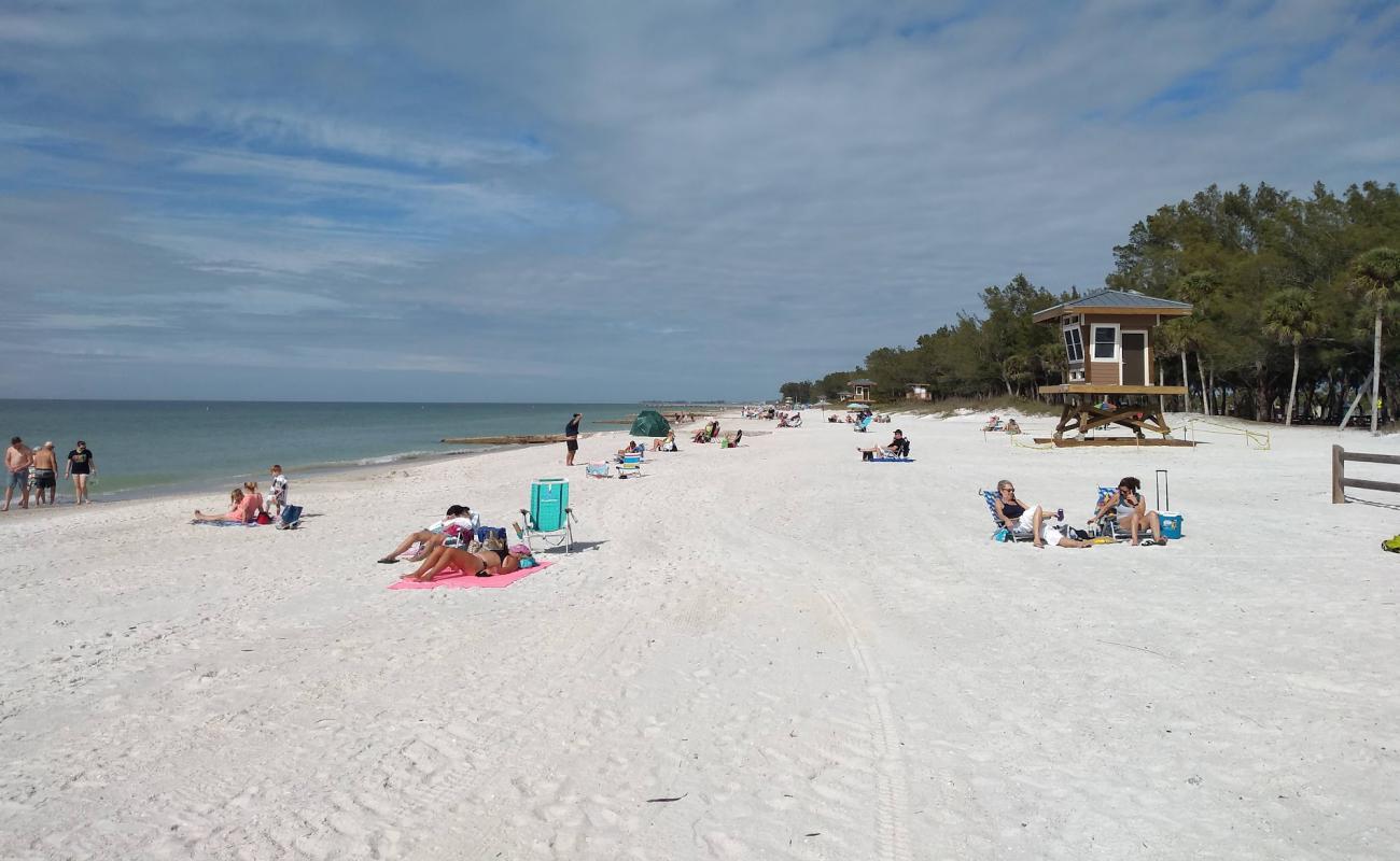 Фото Coquina beach с белый песок поверхностью