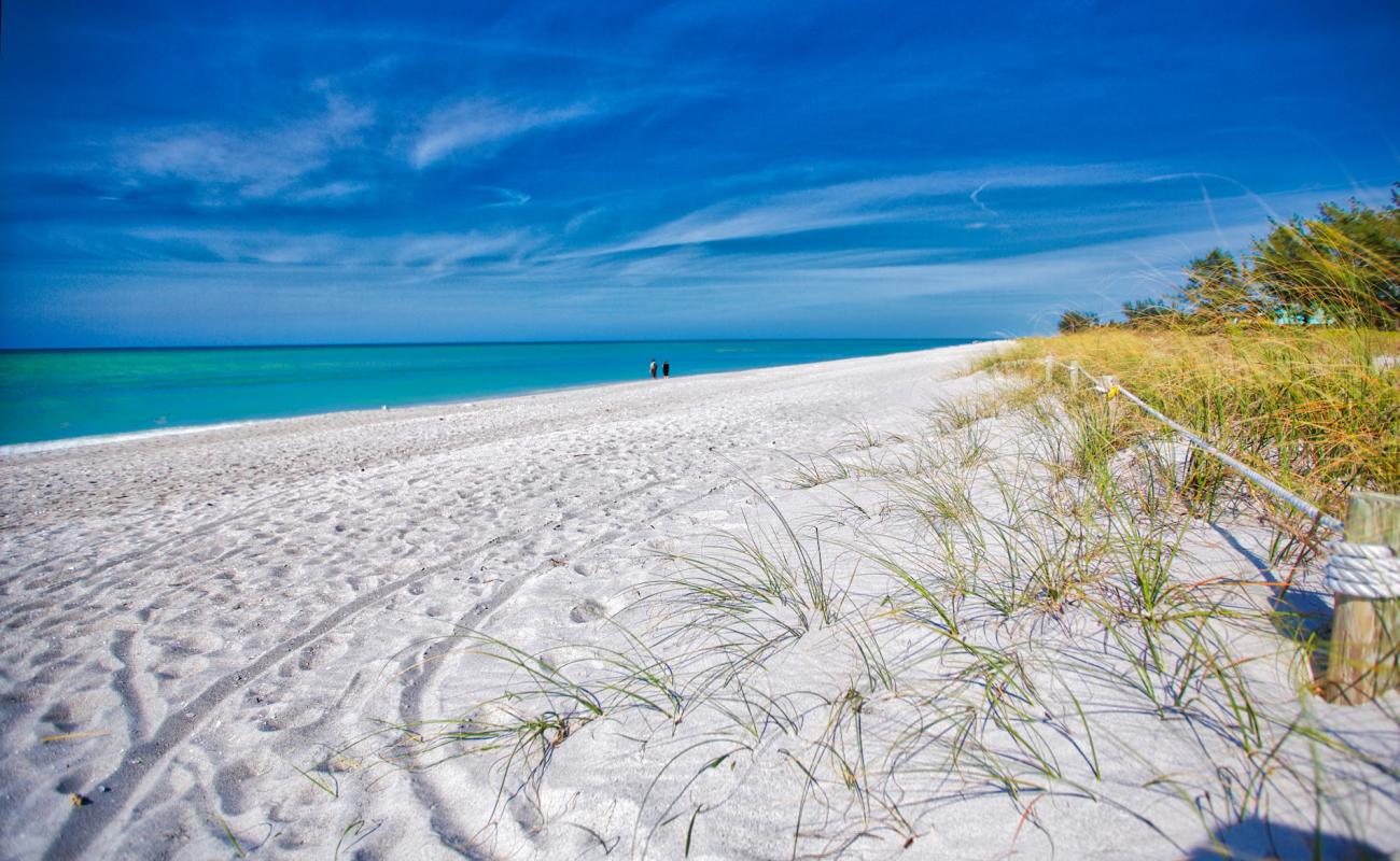 Фото Turner beach с светлый песок поверхностью