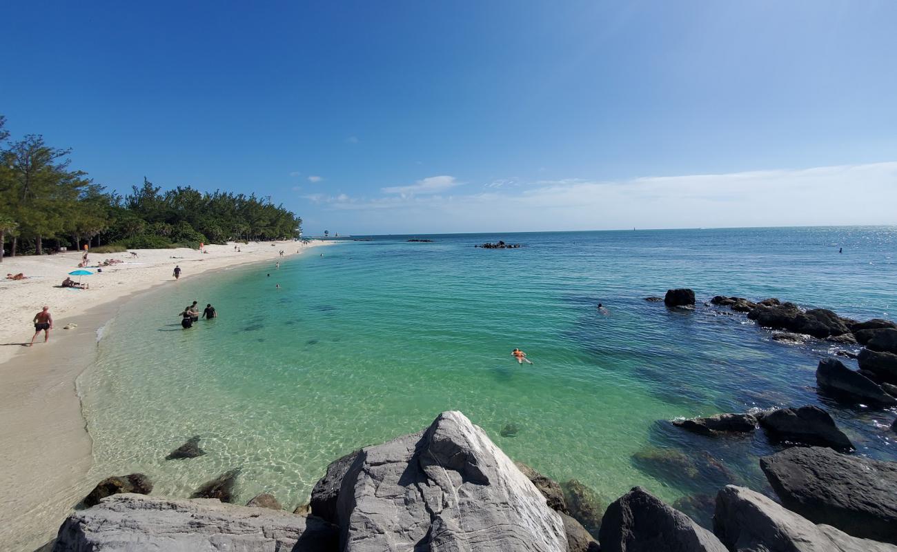 Фото Zachary Taylor beach с песок с галькой поверхностью