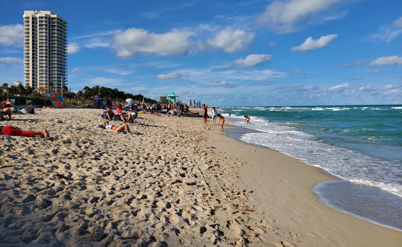 Фото Haulover Nude beach с золотой ракушечник поверхностью