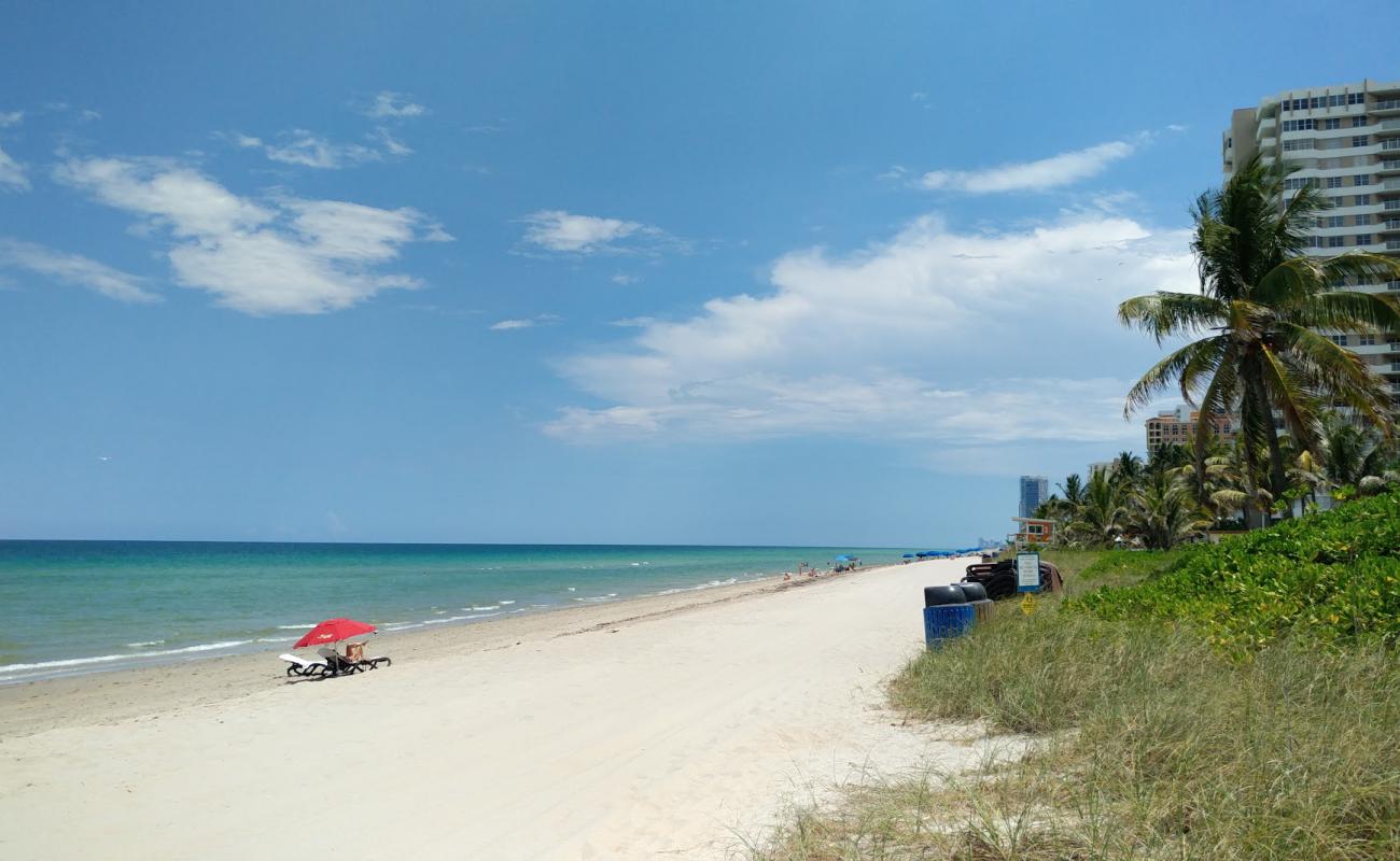 Фото South City beach Park с золотистый песок поверхностью