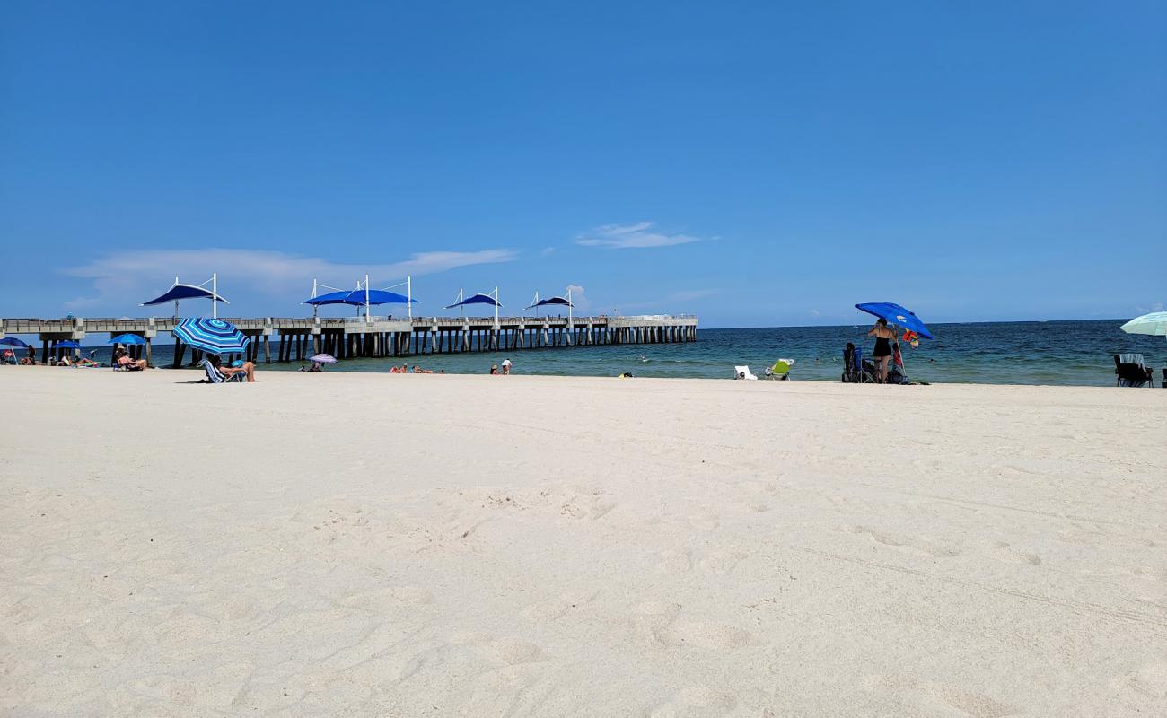 Фото Pompano beach с белая чистая галька поверхностью