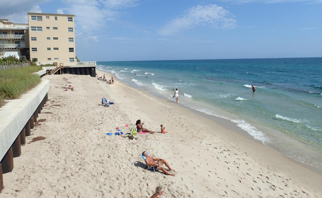 Фото Lantana Municipal beach с светлый песок поверхностью