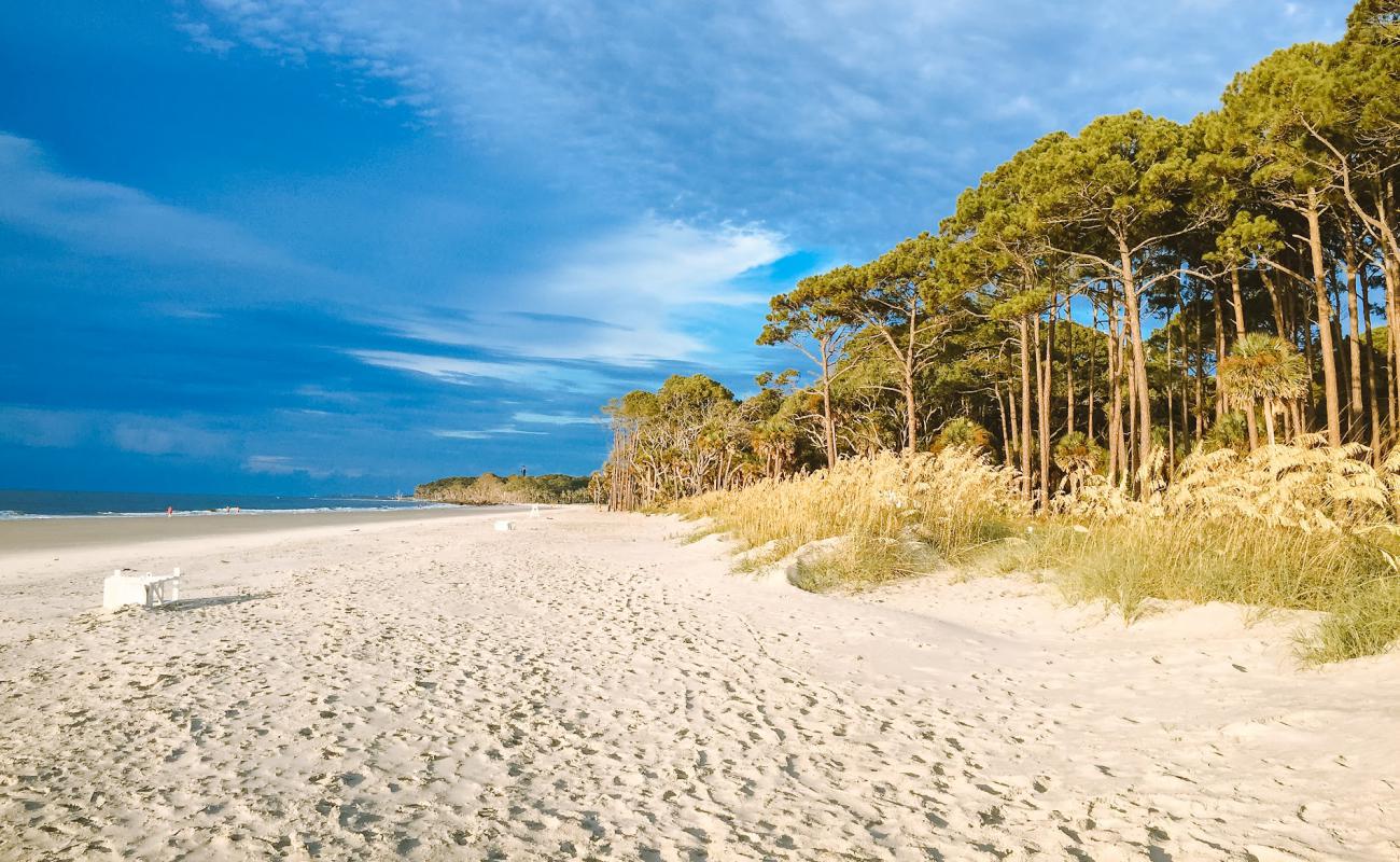 Фото Hunting Island beach с светлый песок поверхностью