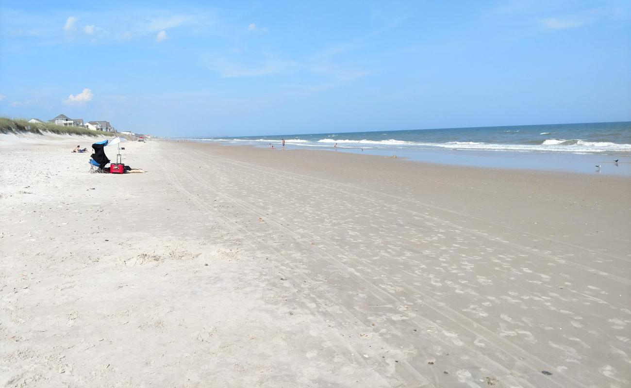 Фото North Topsail beach с светлый песок поверхностью