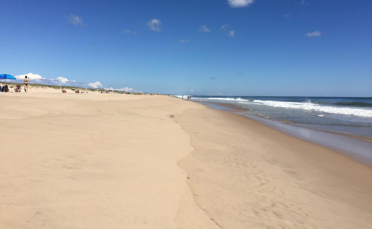 Фото Two Mile Beach с золотистый песок поверхностью