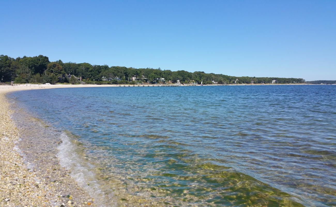 Фото Cedar Beach Park с песок с галькой поверхностью