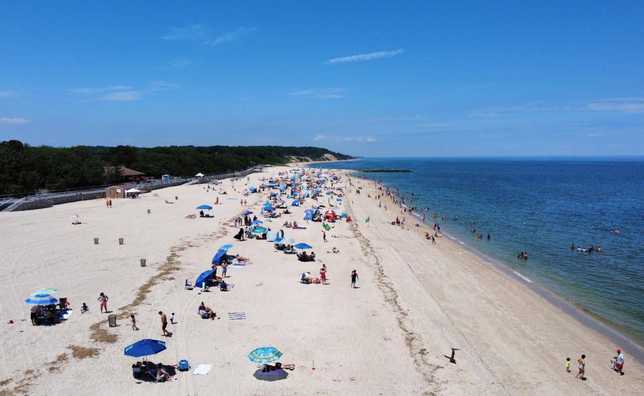 Фото Sunken Meadow Beach с белая чистая галька поверхностью