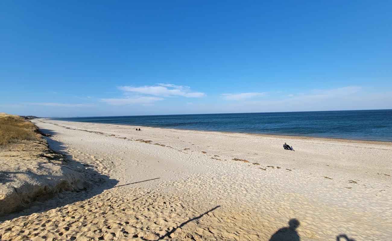 Фото Sandy Neck beach с светлый песок поверхностью