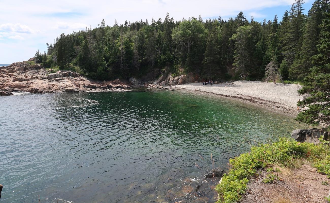 Фото Little Hunters beach с серая галька поверхностью