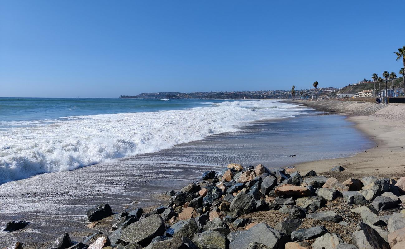 Фото Capistrano beach с песок с галькой поверхностью