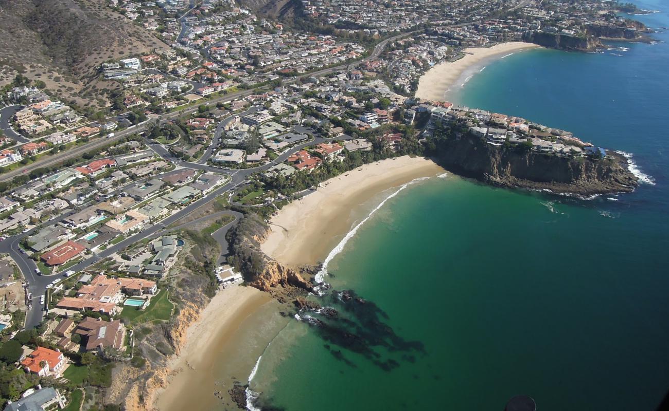 Фото Irvine Cove Beach с светлый песок поверхностью