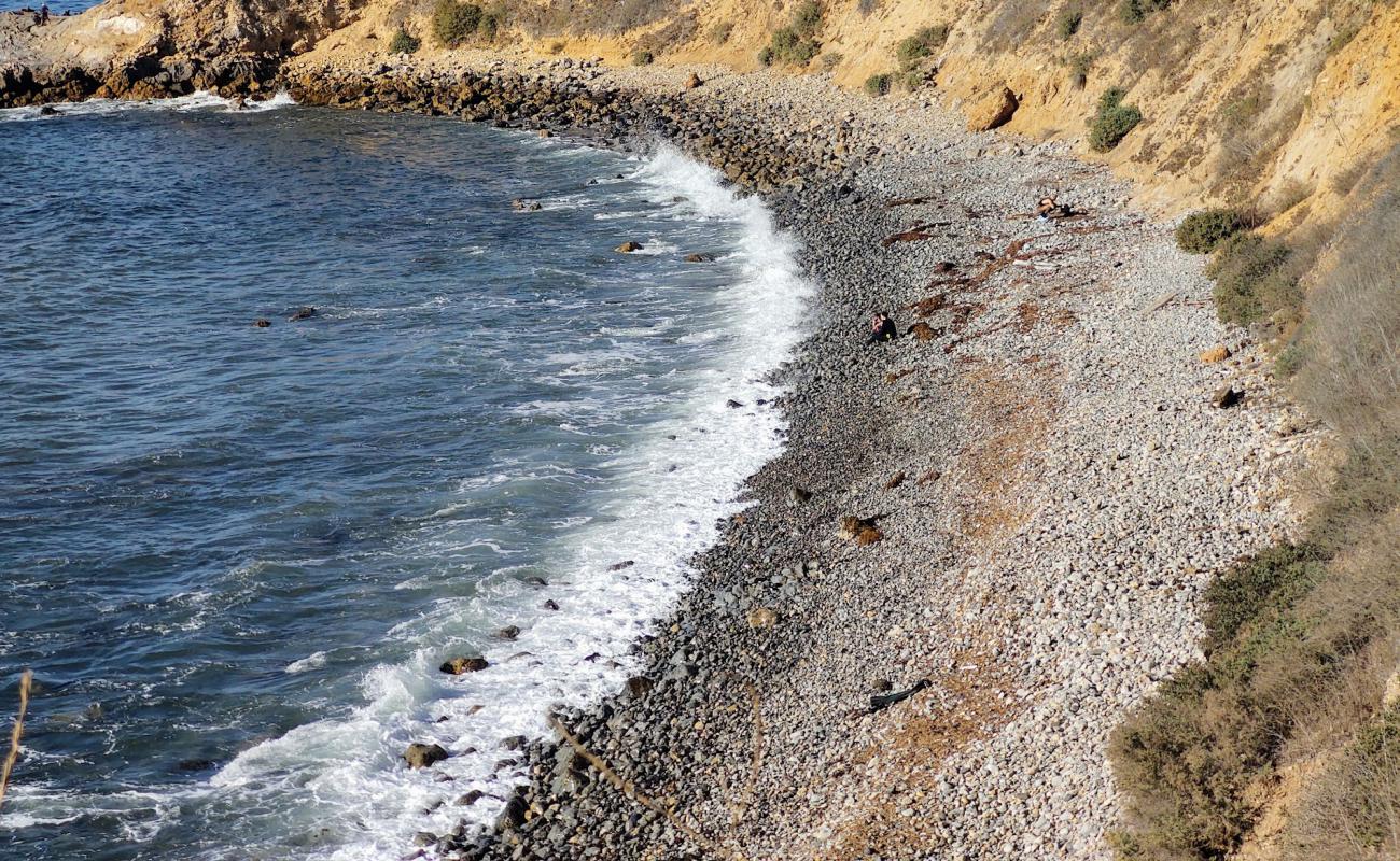 Фото Asiri Rock beach с песок с камнями поверхностью