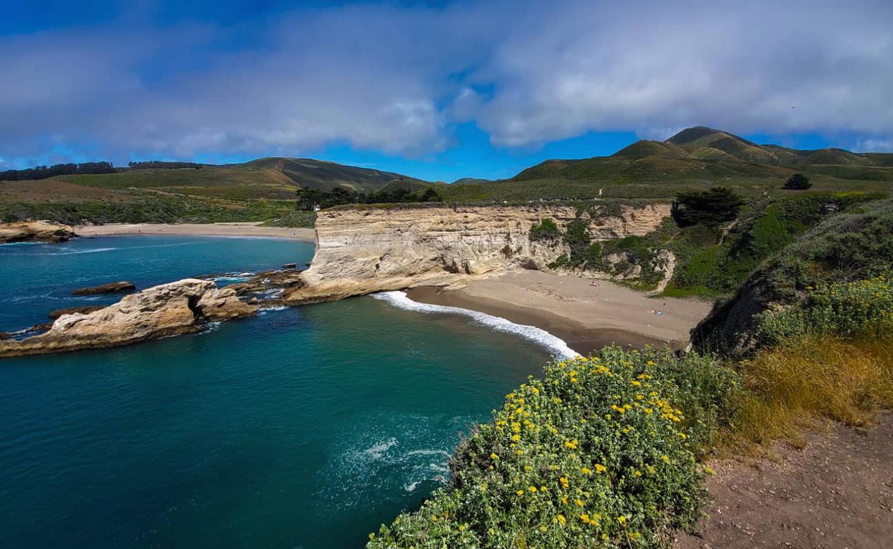 Фото Spooner's Cove Beach с серая чистая галька поверхностью