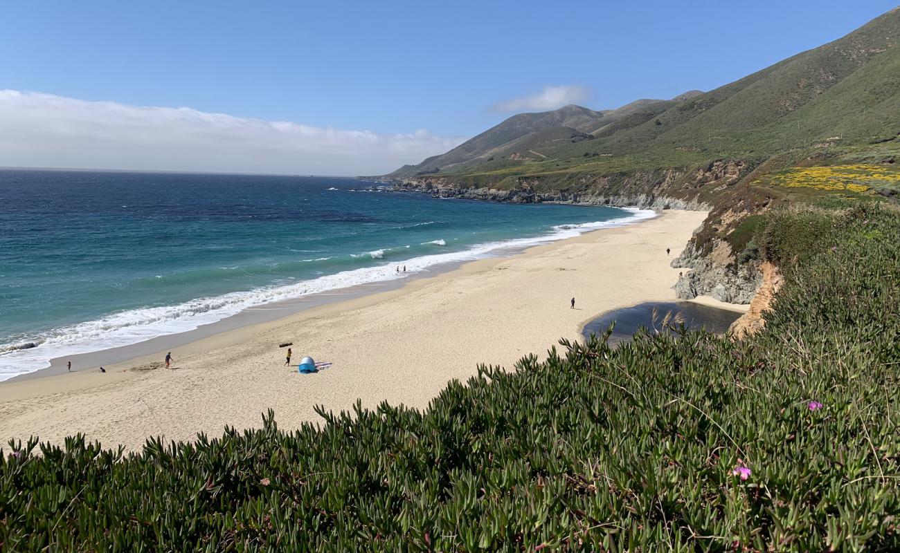 Фото Garrapata Beach с белая чистая галька поверхностью