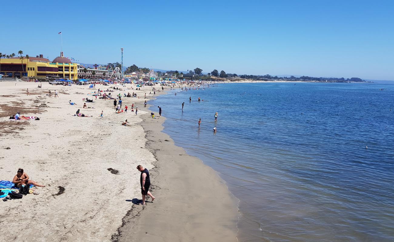 Фото Santa Cruz Beach с золотистый песок поверхностью