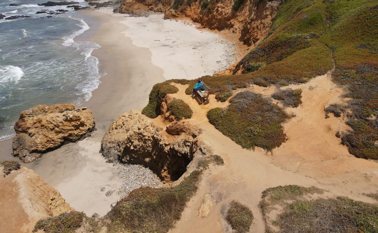 Фото Pescadero Beach с песок с камнями поверхностью