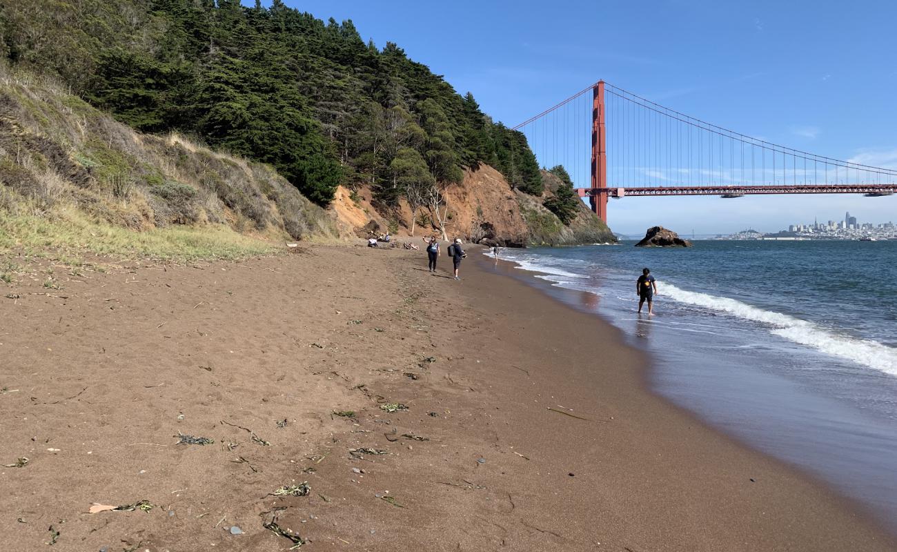 Фото Kirby Beach с темный песок поверхностью