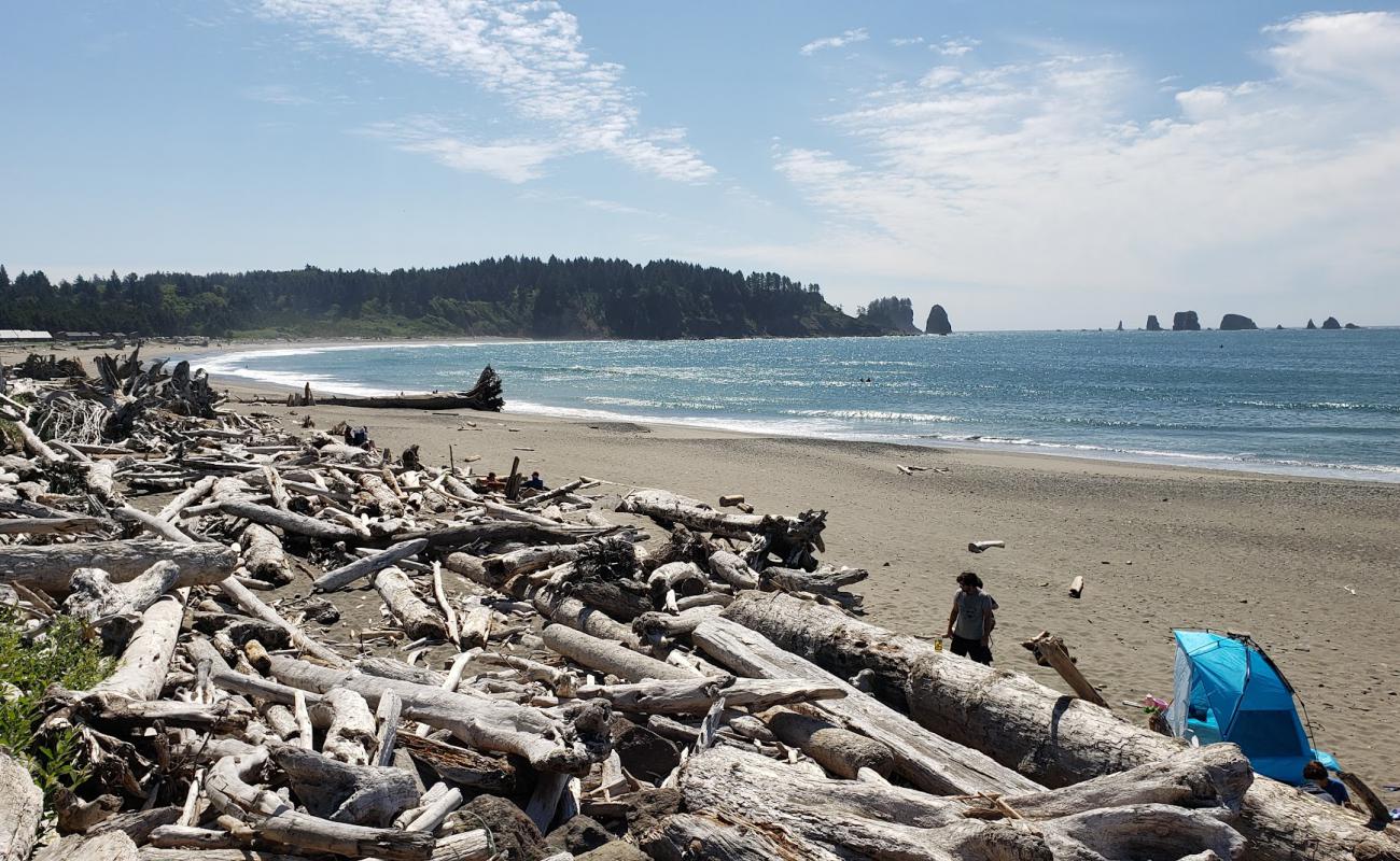 Фото First Beach Quileute Res. с песок с галькой поверхностью