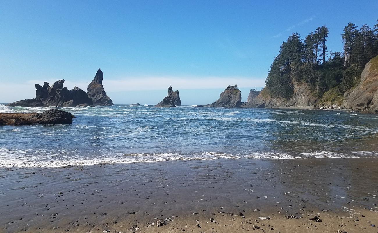 Фото Sooes Beach с песок с камнями поверхностью