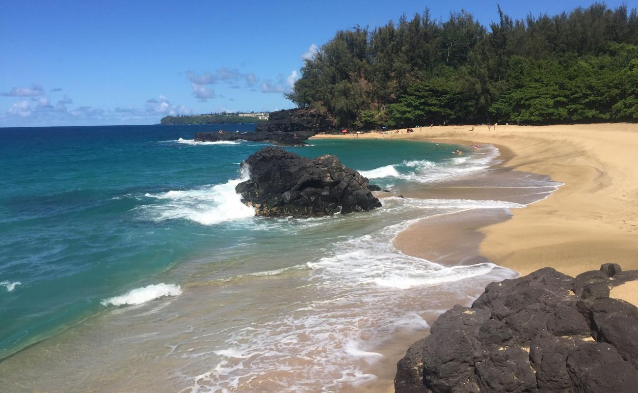 Фото Lumaha'i Beach с светлый песок поверхностью