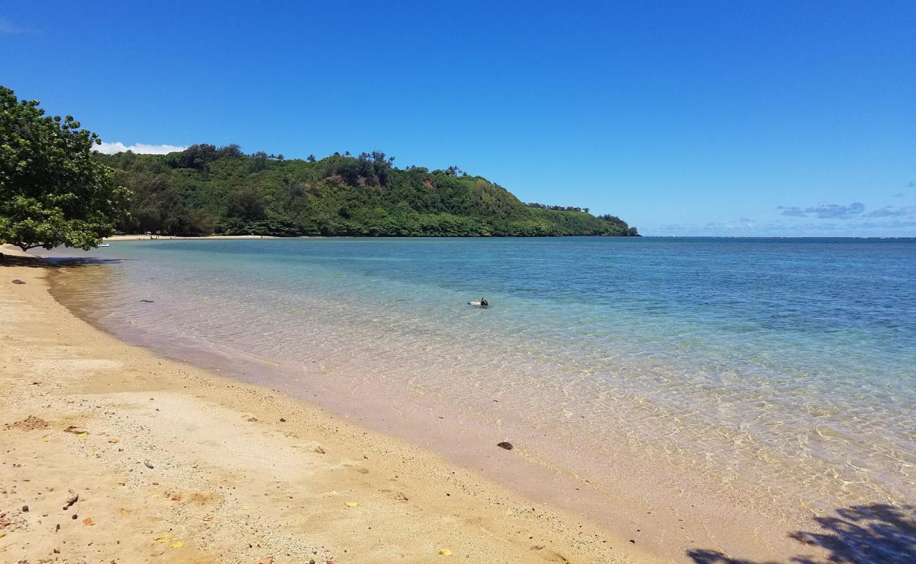 Фото Anini Beach с светлый песок поверхностью