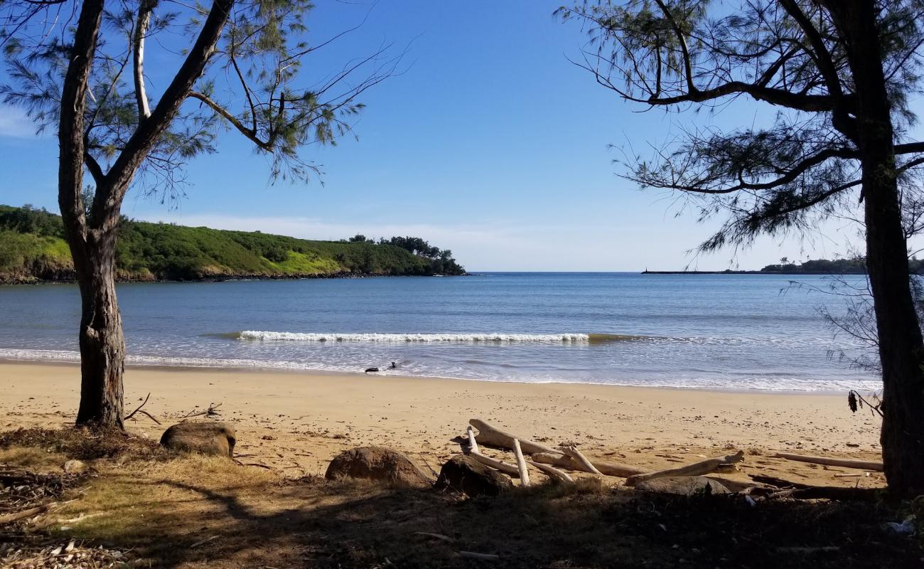 Фото Hanamaulu Beach с светлый песок поверхностью