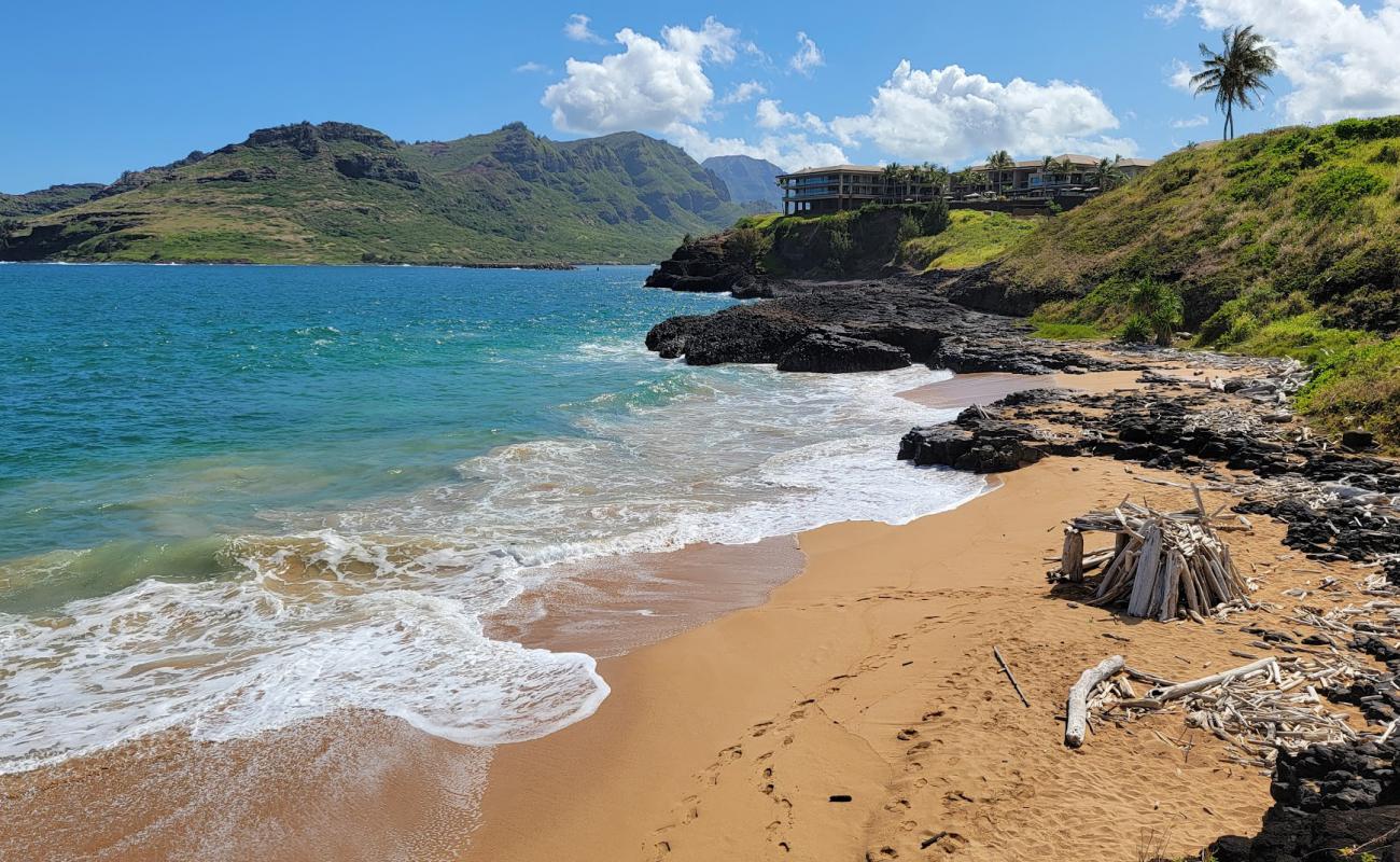 Фото Ninini Beach с песок с камнями поверхностью