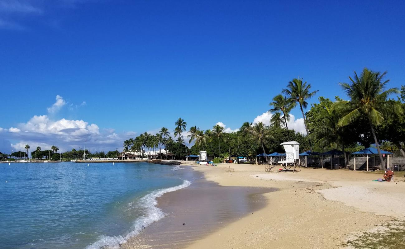 Фото Hickam Beach с светлый песок поверхностью