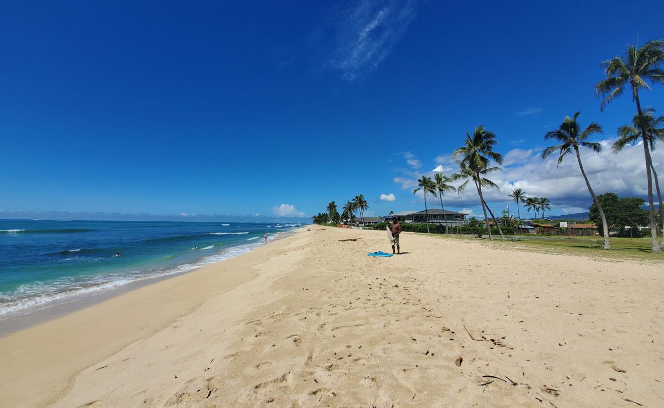 Фото Pu'uloa Beach Park с светлый песок поверхностью