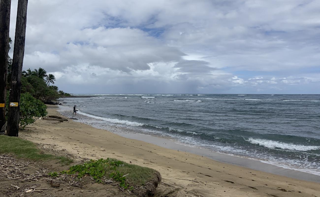 Фото Hauula Beach с светлый песок поверхностью