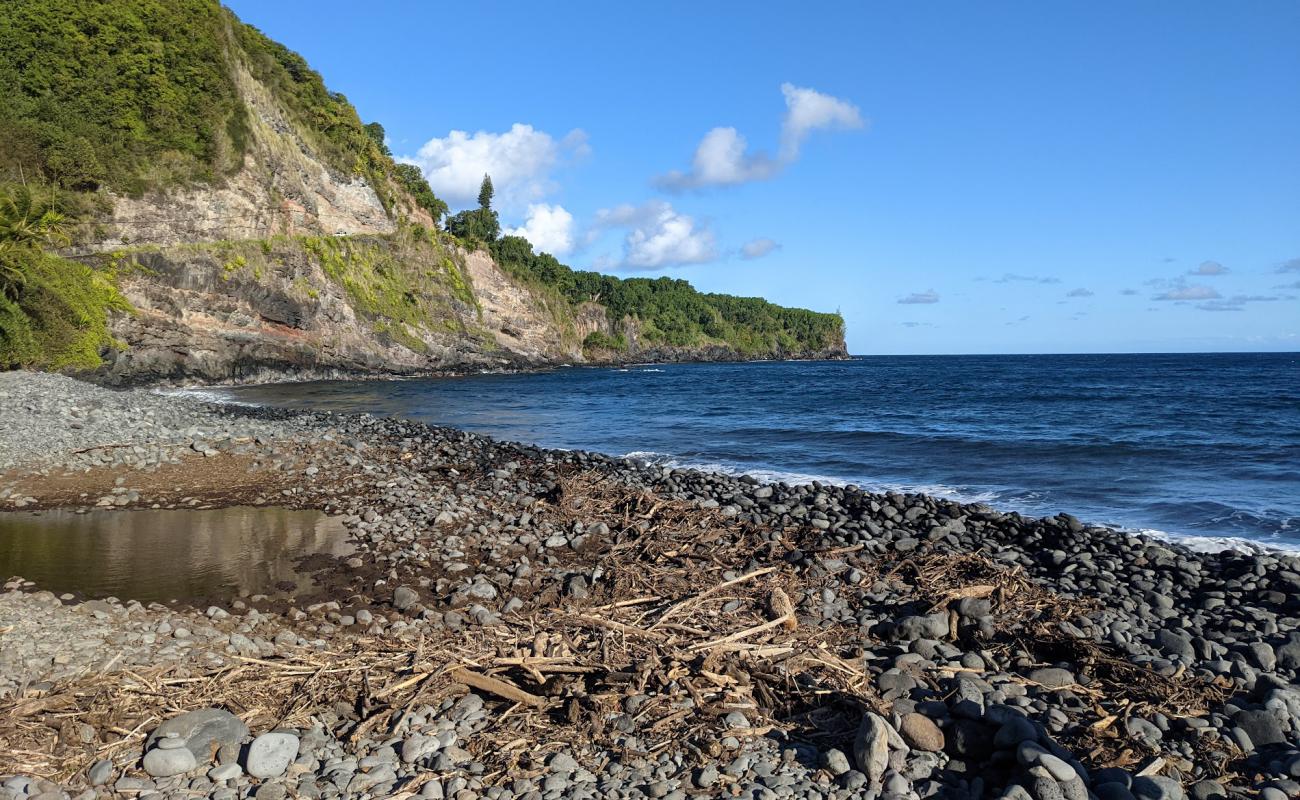 Фото Kaapahu Bay Beach с черная галька поверхностью