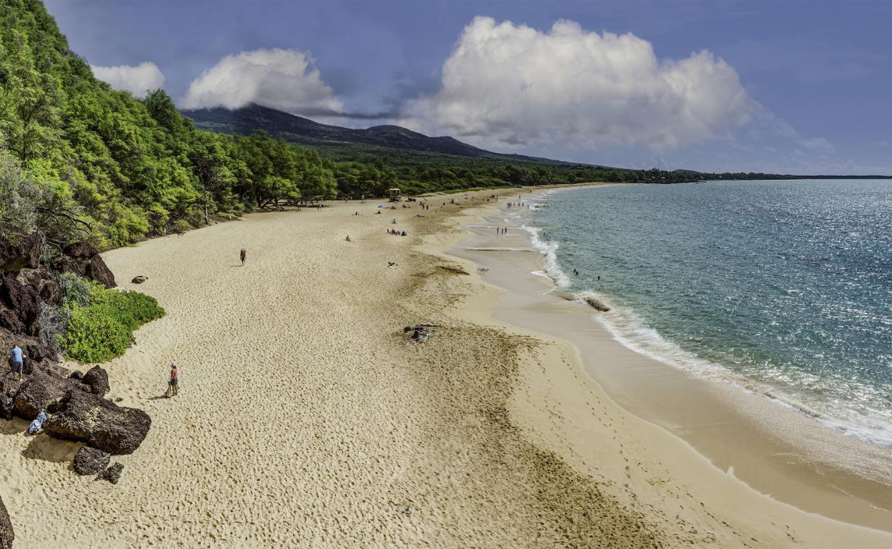 Фото Makena Beach с светлый песок поверхностью