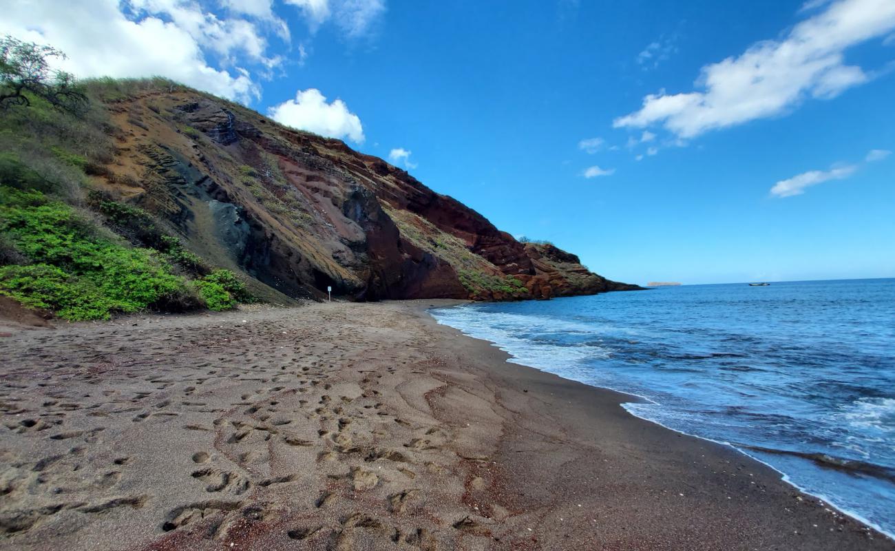 Фото Oneuli Beach с темная чистая галька поверхностью