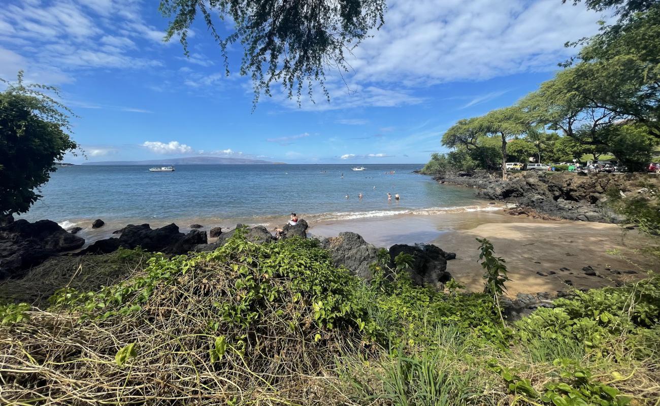 Фото Makena Landing Beach с серый песок поверхностью