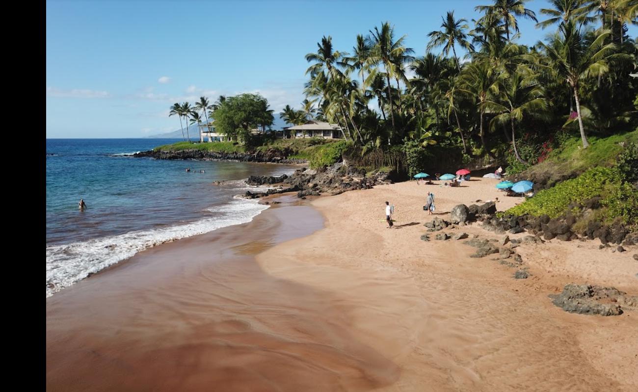 Фото Po'olenalena Beach с светлый песок поверхностью