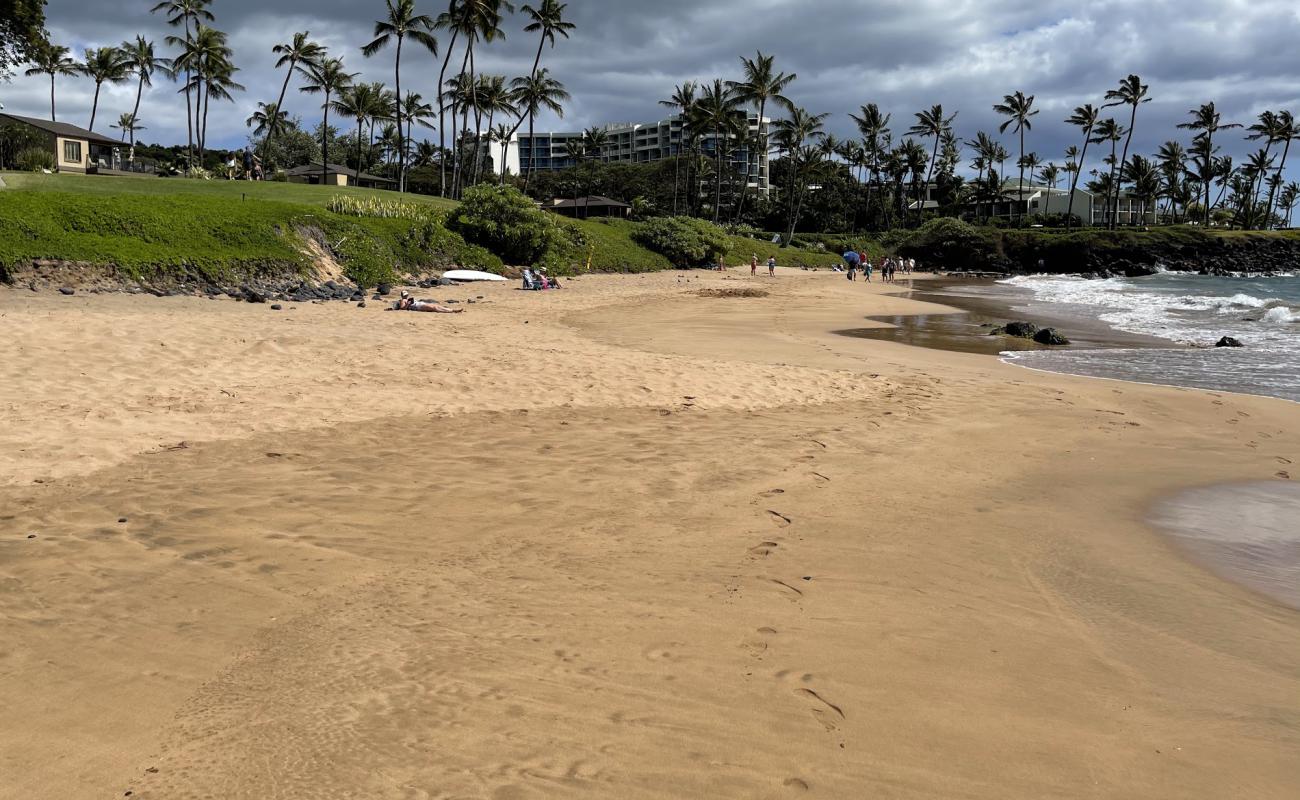 Фото Ulua Beach с светлый песок поверхностью