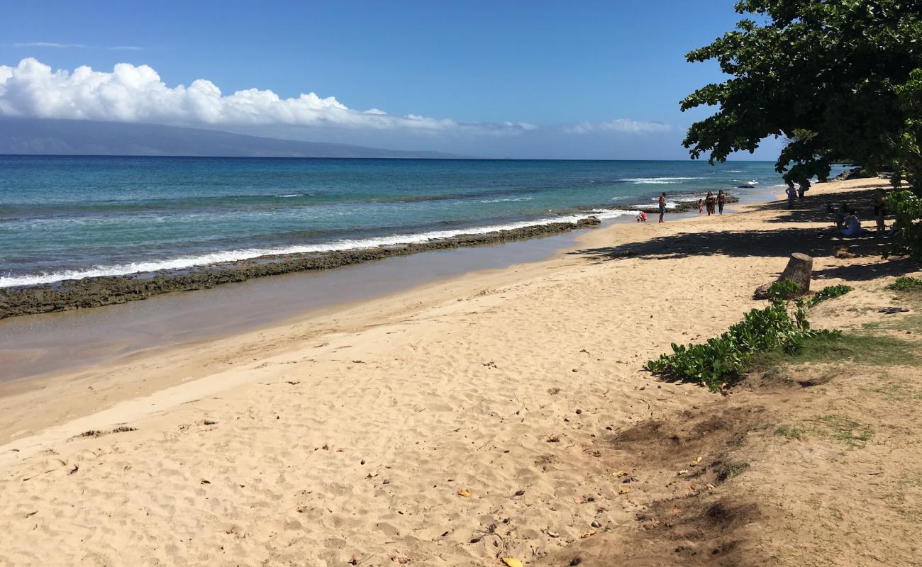 Фото Honokowai Beach с светлый песок поверхностью